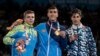 Buenos-Ayresdagi o‘smirlar Olimpiadasida kumush medalni qo‘lga kiritgan ukrainalik bokschi Maksim Galinichev (chapda), 2018-yil, 18-oktabr.