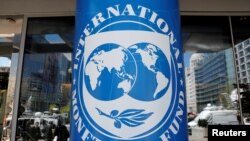 МВФ очікує, що вищі чиновники в Україні будуть знову декларувати свої активи, що законодавці ухвалять нові антикорупційні закони, а антикорупційна прокуратура стане більш незалежною. Архівне фото: Будівля МВФ, Вашингтон