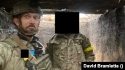 Девід Брамлетт з побратимом в Іноземному Легіоні ЗСУ. Харківська область, 2022 р.