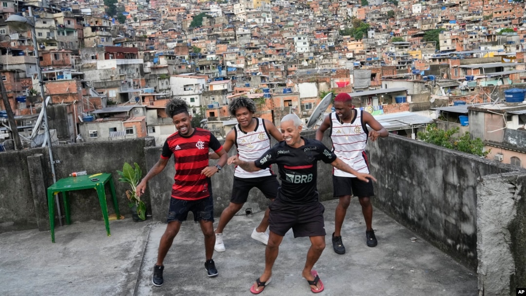 Youth perform a street dance style known as passinho for their social media accounts, in the Rocinha favela of Rio de Janeiro, Brazil, Wednesday, April 17, 2024. (AP Photo/Silvia Izquierdo) 