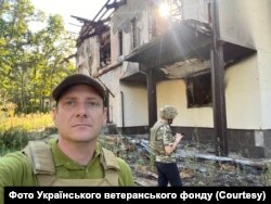 Вільям Аттіг під час поїздки в Харківську область