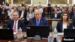 Eski Başkan Donald Trump, daha iyi kredi ve sigorta koşulları sağlamak için varlıklarının değerini milyarlarca dolar şişirmekle suçlanıyor. 