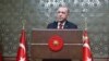 Cumhurbaşkanı Erdoğan, üniversiteli gençlere seçim vaadi olan cep telefonu ve bilgisayar desteğinin hayata geçirileceğini açıkladı. 