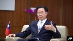 ་ཝན་གྱི་ཕྱི་སྲིད་བློན་ཆེན་ཟུར་པ་ཝུ་ཀྲའོ་ཤེ།