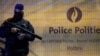 Një oficer i policisë belge tek vendgjarja në Bruksel (16 tetor 2023)