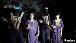 Yocheved Lifshitz va Nurit Kuper XAMAS jangarilar tomonidan qo'yib yuborilgan 