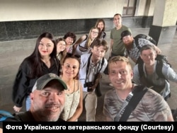 Ветерани зі США Джордж Чунінг, Вільям Аттіг, Ліндсі Черч, Ді Джей Скелтон, Корі Байтроу із представниками Українського ветеранського фонду