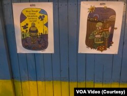 Роботи українського художника на паркані навпроти посольства РФ у Вашингтоні