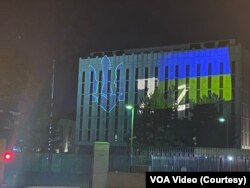 Зображення тризуба авторства Нікіти Тітова на стінах посольства Росії у Вашингтоні