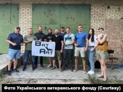Американські ветерани Джордж Чунінг, Вільям Аттіг, Ліндсі Черч, Ді Джей Скелтон, Корі Байтроу в українській ветеранській артмайстерні