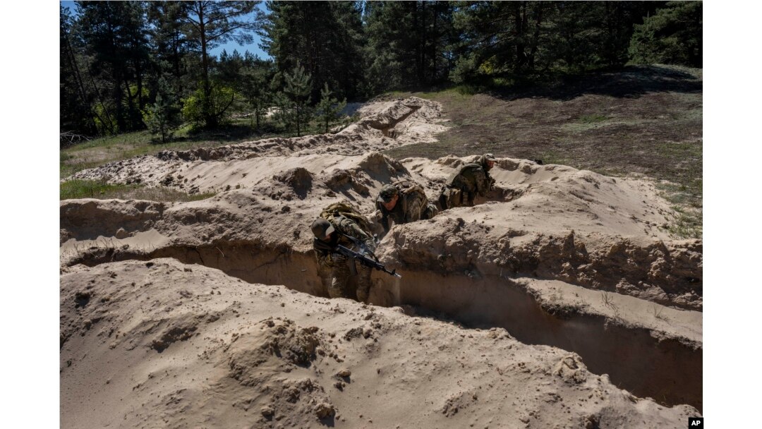 Ukrainian Border Guard soldiers participate in a military exercise in central Ukraine, May 2, 2023.