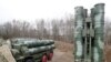 Hệ thống phi đạn mới S-400 đất đối không của Nga sử dụng nhiên liệu rắn. 