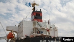 Фото: корабель Brave Commander в порту Южний/Південний здійснює поставку зерна для Всесвітньої продовольчої програми ООН, 14 серпня 2022 року. REUTERS/Валентин Огіренко