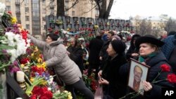 Фото: січень 2019-го року покладання квітів до меморіалу присвяченому загиблим на Майдані