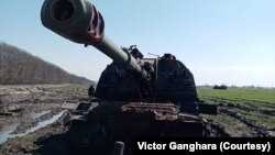 Розбита російська техніка в районі села Великий Самбір у Сумській області. Фото надав Віктор Ганжара, місцевий житель. 