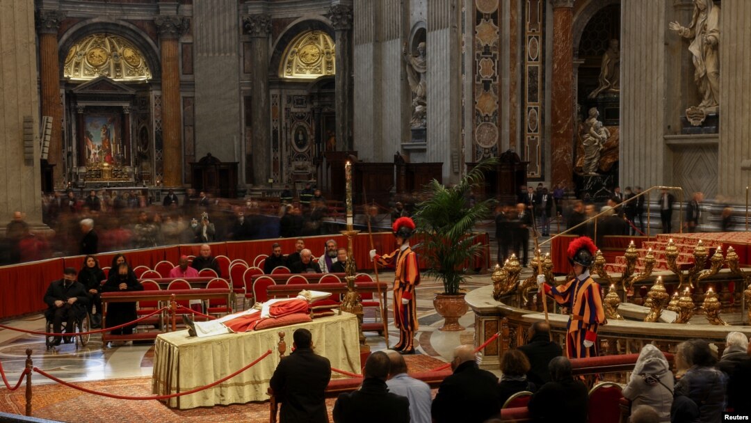 Mwiii wa hayati Benedict ukiwa katika kanisa la St. Peter, Vatican.