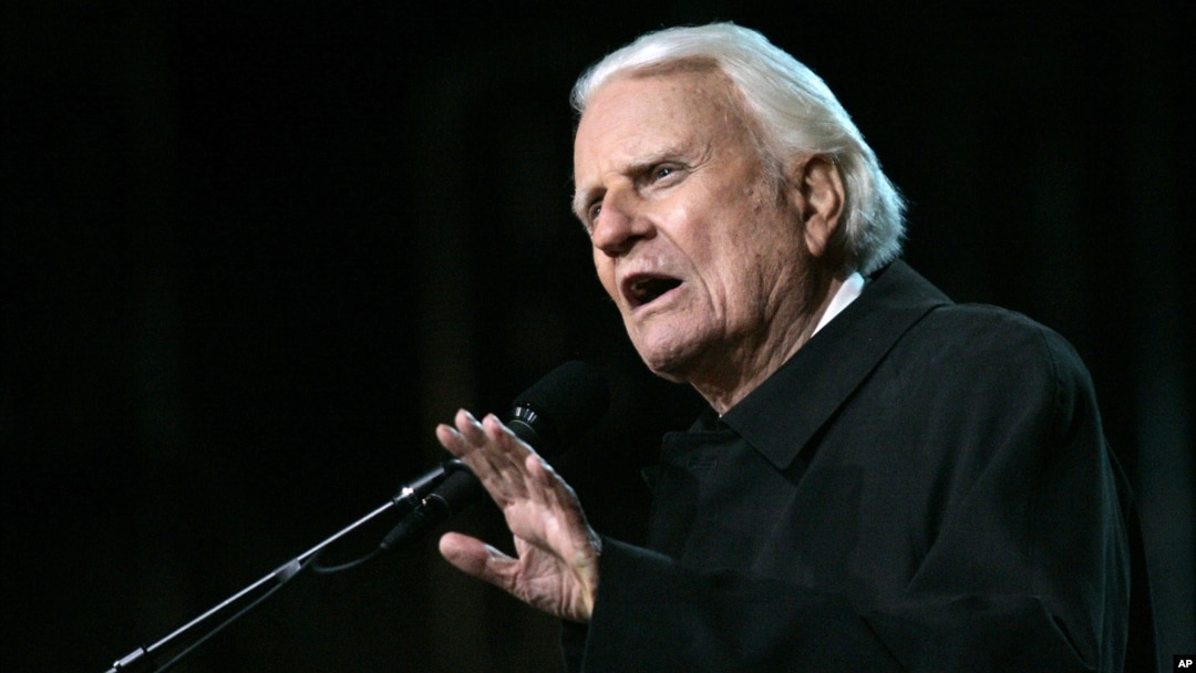 Billy Graham speaks to a congregation during the opening night of the Billy Graham Crusade at the Rose Bowl in Pasadena, Thursday, Nov. 18, 2004. (AP Photo/Danny Moloshok)