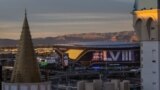 Dîmeneke stadyuma Allegiant li Las Vegas ya ku mêvandarîya Super Bowl dike.