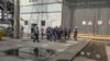 라파엘 그로시 국제원자력기구(IAEA) 사무총장이 이끄는 조사단원들이 1일 우크라이나 남부 자포리자 원자력 발전소를 둘러보고 있다. 러시아 국방부가 2일 공개한 영상에서 캡쳐한 장면. 
