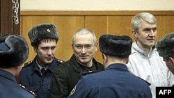 Михайло Ходорковський і Платон Лебедєв у московському суді