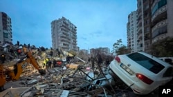 Qidiruv-qutqaruv operatsiyasi. Adana, Turkiya, 6-fevral, 2023.