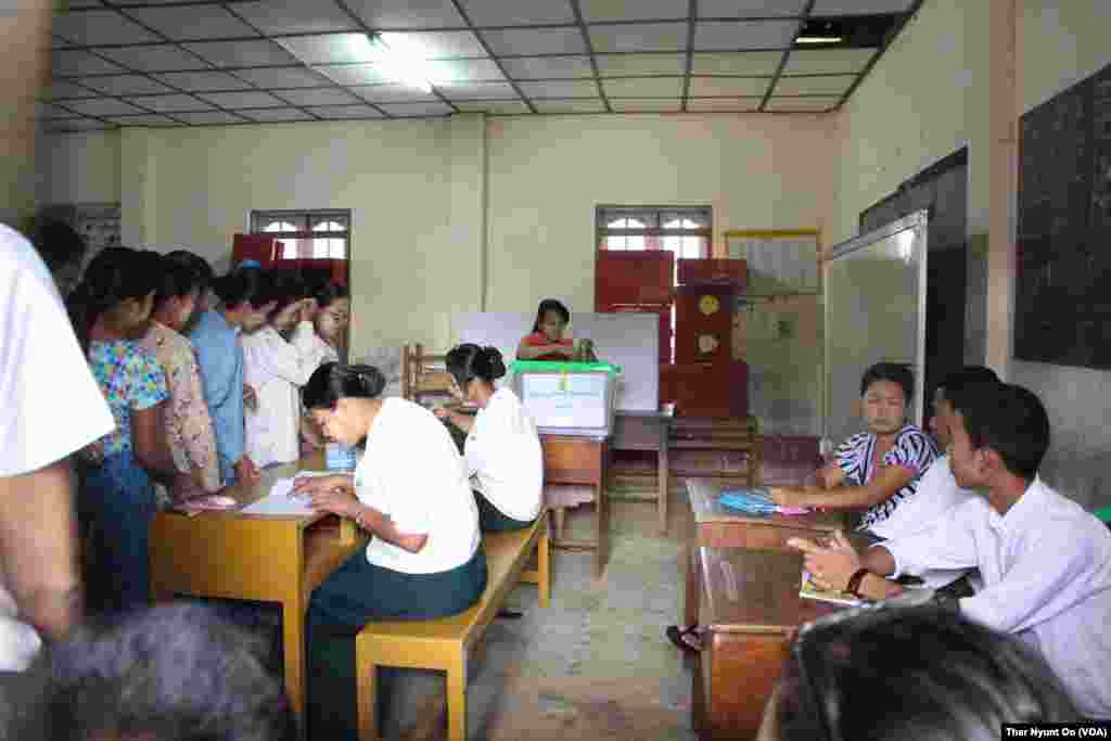 Myanmada o'tgan parlament saylovlarida Aun San Su Kiy boshliq muxolif partiya, Demokratiy uchun milliy liganing qo'li baland kelgan. Hukmron partiya mag'lubiyatini tan olmoqda. Oxirgi chorak asrda o'tkazilgan ilk erkin saylovlar bu.