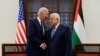 Prezidan Palestinyen an Mahmour Abbas ak Prezidan Etazini Joe Biden nan vil Bethlehem, Vandredi 15 Jiye 2022.
