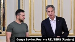 Президент України Володимир Зеленський нагородив Ентоні Блінкена орденом князя Ярослава Мудрого за заслуги перед Україною. Фото Жені Савілова/Pool via REUTERS. 