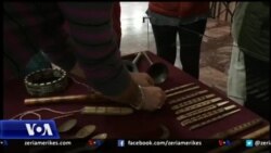 Ekspozitë me instrumenta muzikore popullore