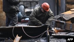 Ремонтные работы на одной из электростанций ДТЭК после российского воздушного удара. Апрель 2024 г.