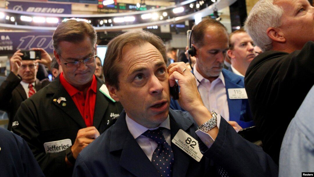 Traders work on the floor of the New York Stock Exchange in New York City, July 15, 2016.