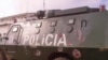 Blindado da policia de Moçambique, baleado pelos antigos guerrilheiros da Renamo, durante o raide contra a delegação do principal partido da oposição em Nampula