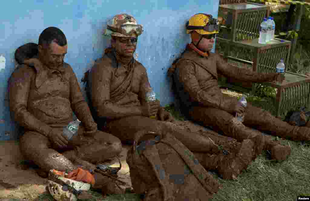 Members of a rescue team rest after searching for victims of the collapse of a dam owned by Brazilian mining company Vale SA, in Brumadinho, Jan. 28, 2019.