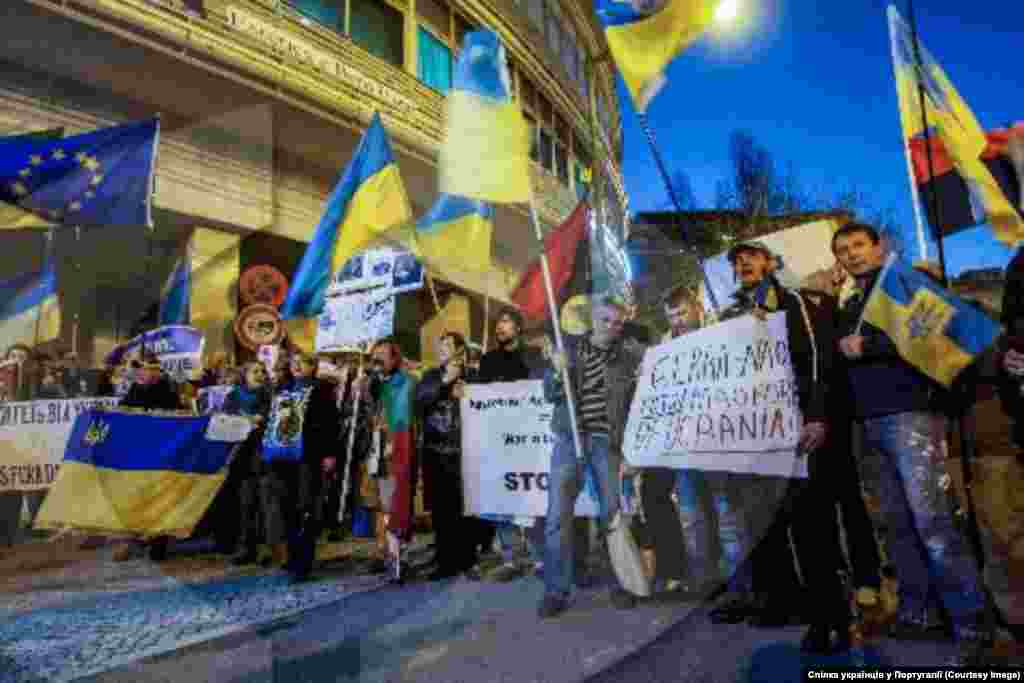 Лісабон "Нажаль, поряд із заявами європейських політиків, про підтримку України та засудження агресії Путіна, все ж, як нас неодноразово вчила історія, допомогти українцям мусять самі українці!", - повідомляють з Португалії.