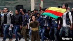 Suriyaliklar kurdlar Kobani shahrida