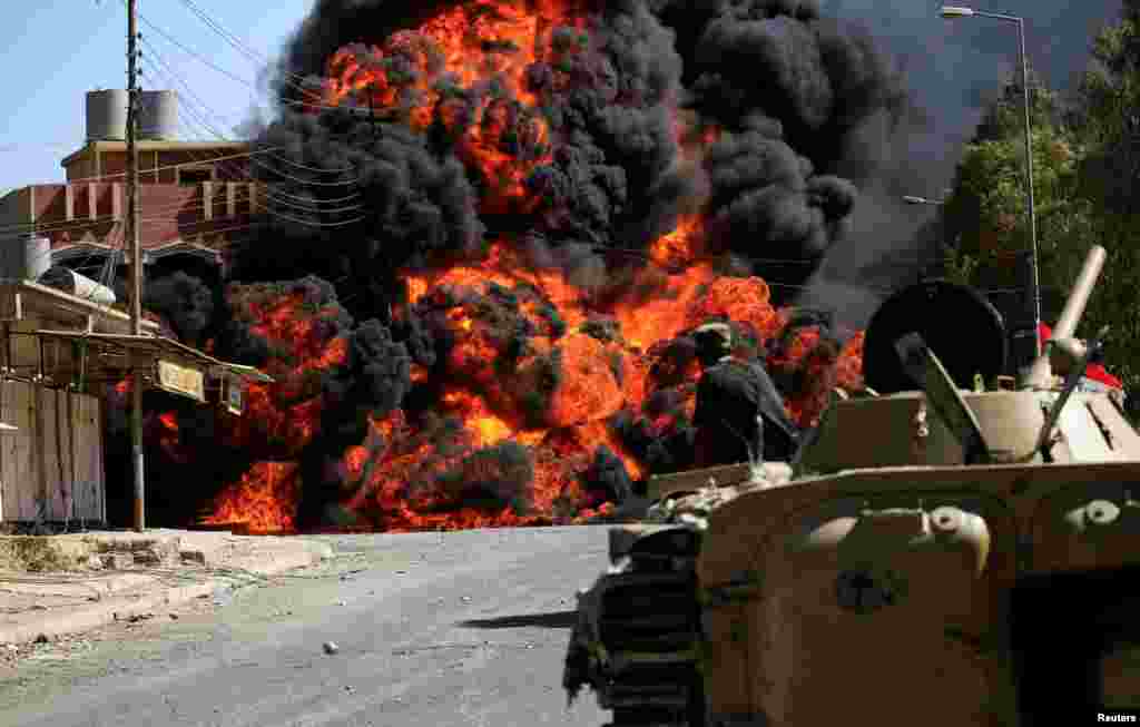 Smoke rises during clashes between joint troop of Iraqi army and Shi'ite Popular Mobilization Forces (PMF) against the Islamic State militants in Tal Afar, Iraq, Aug. 26, 2017.