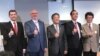 时任美国在台协会代理处长谷立言（左二）2019年11月4日在美台“大规模网路攻防演练”开幕仪式上与其他美台官员合影。（美国之音）