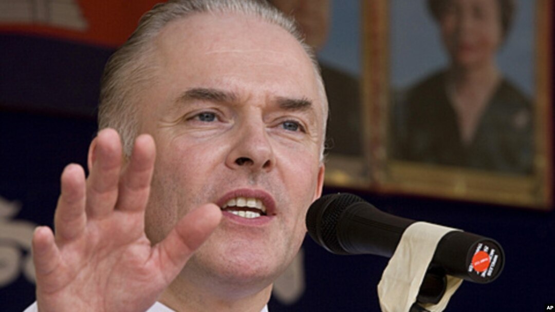 International prosecutor Andrew Cayley (2010 file photo)