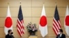 日本首相岸田文雄在東京會晤到訪的美國印太司令部司令海軍上將約翰∙阿奎利諾（John Aquilino）。（2021年11月11日）