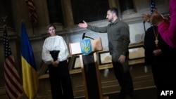 Олена та Володимир Зеленські виступають перед американськими посадовцями та українською діаспорою. Brendan Smialowski / AFP