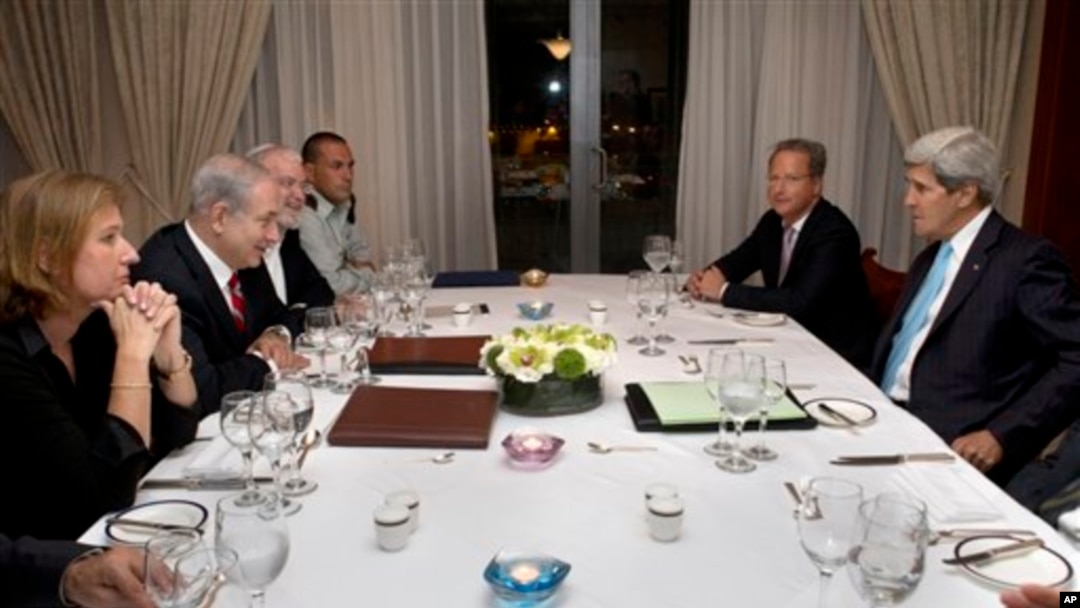 Israeli Prime Minister Benjamin Netanyahu, second from left, meets with U.S. Secretary of State John Kerry, at right, Jerusalem, June 29, 2013.