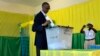 Perezida Paul Kagame atora abadepite muri 2013.