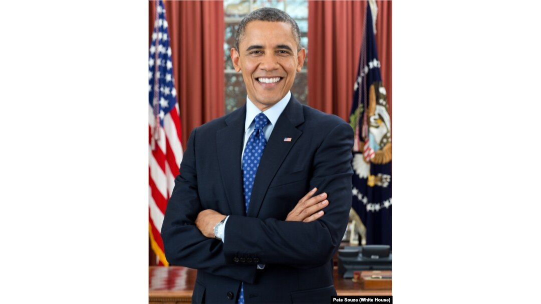 Official portrait of President Barack Obama in the Oval Office, Dec. 6, 2012.