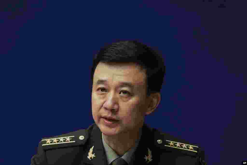 中国国防部新闻发言人吴谦大校在记者会上（2017年7月24日）。11月30日， 针对北京红黄蓝幼儿园涉嫌虐童并引发涉军传言，吴谦说：我们不允许任何人以任何方式伤害任何一个孩子，不允许任何人以任何方式诋毁我们的子弟兵；网络是较量无声的平台，是没有硝烟的战场，我们都要擦亮双眼、提高警惕。