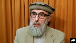 حزب اسلامی گفته است که پیش از آمدن رهبر این حزب به کابل، باید زندانیان شان آزاد شود.