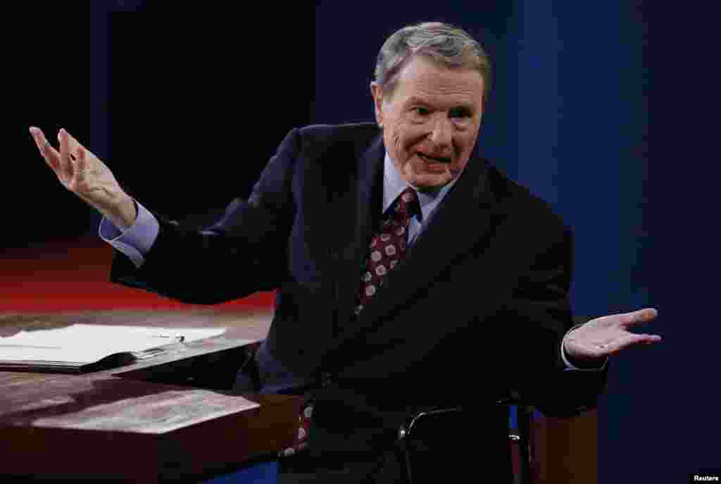 Debatni taniqli jurnalist Jim Lehrer olib bordi