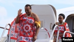 FILE - King of Swaziland Mswati III and one of his 13 wives arrive at Katunayake International airport in Colombo, Sri Lanka, August 13, 2012. 