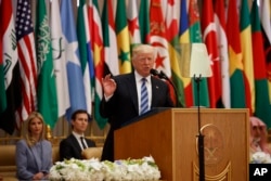 Prezident Donald Tramp Saudiya Arabistonidan turib musulmon olamiga murojaat qildi va islomiy birlikka undadi