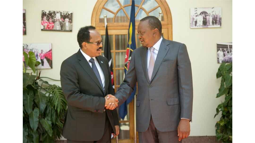 Rais Uhuru Kenyatta akimkaribisha Rais wa Somalia Mohamed Abdullahi Farmajo, Ikulu Nairobi 2019.