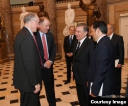 Kongressmen Trent Kelli va Kongressning boshqa a'zolari Prezident Mirziyoyev bilan, Vashington, 17-may, 2018